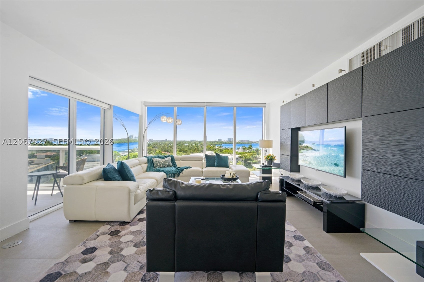 10275 Collins Ave 722