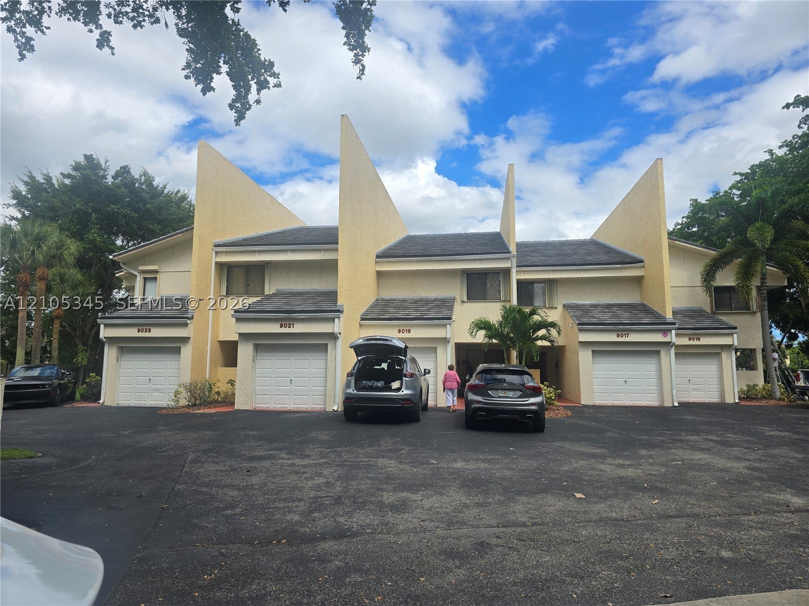 9015 NW 38th Dr 9015