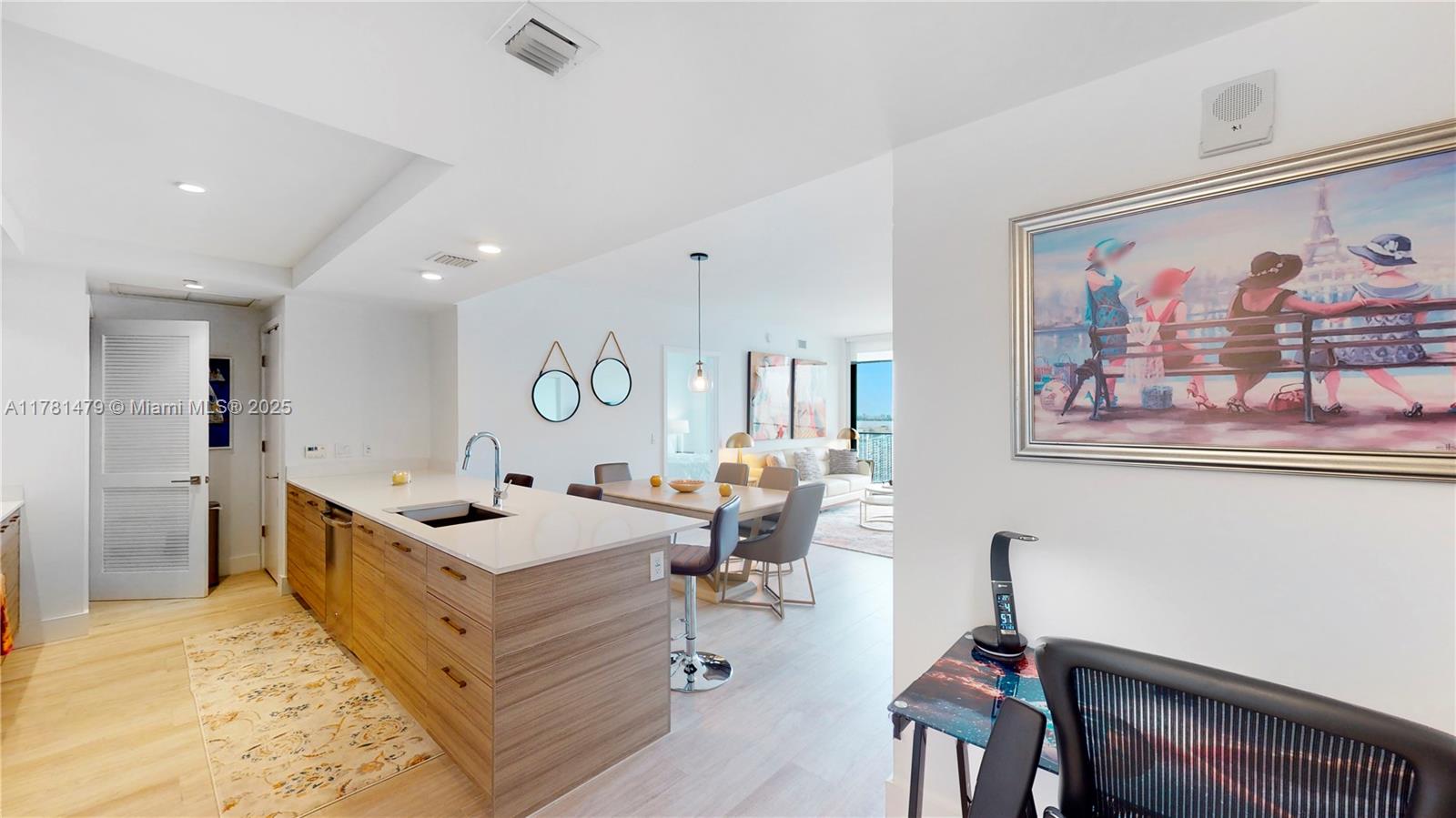 121 NE 34th St 2607