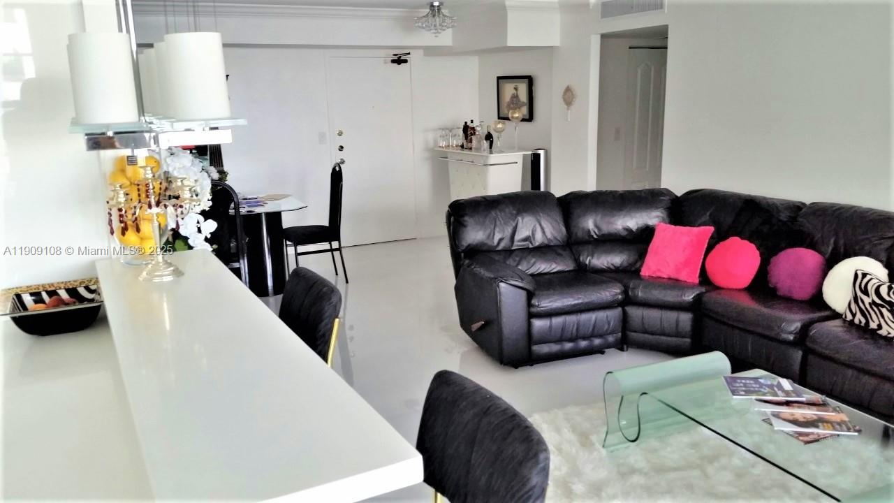 Winston Towers 500 - Residential