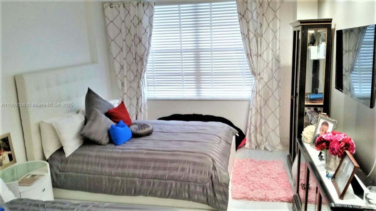 Winston Towers 500 - Residential