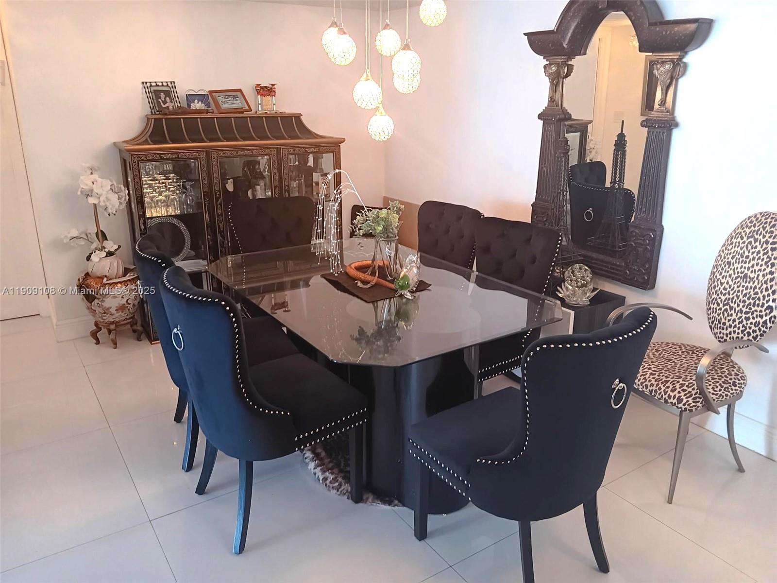 Winston Towers 500 - Residential