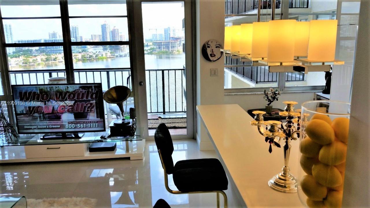 Winston Towers 500 - Residential