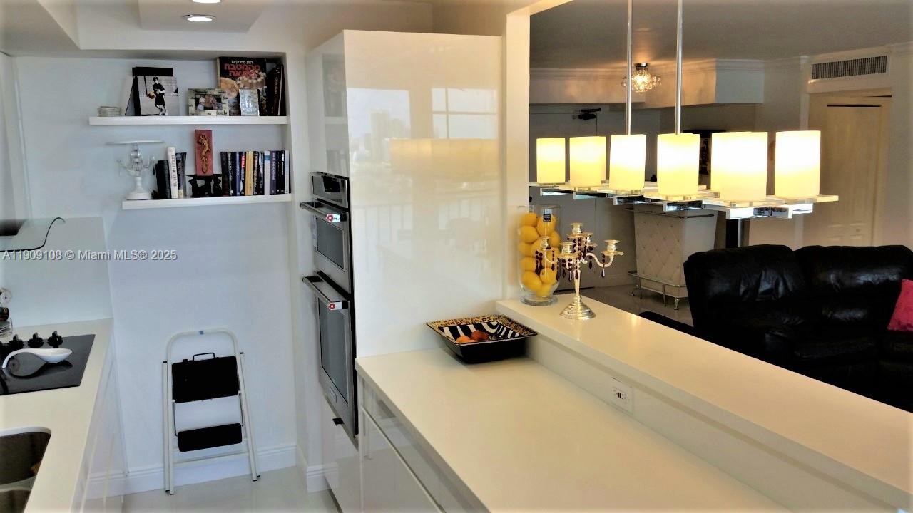 Winston Towers 500 - Residential