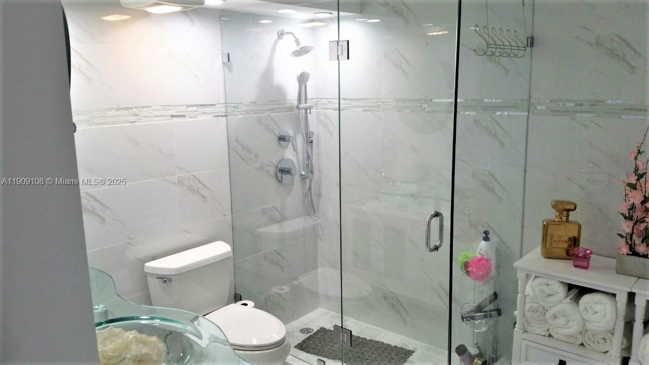 Winston Towers 500 - Residential