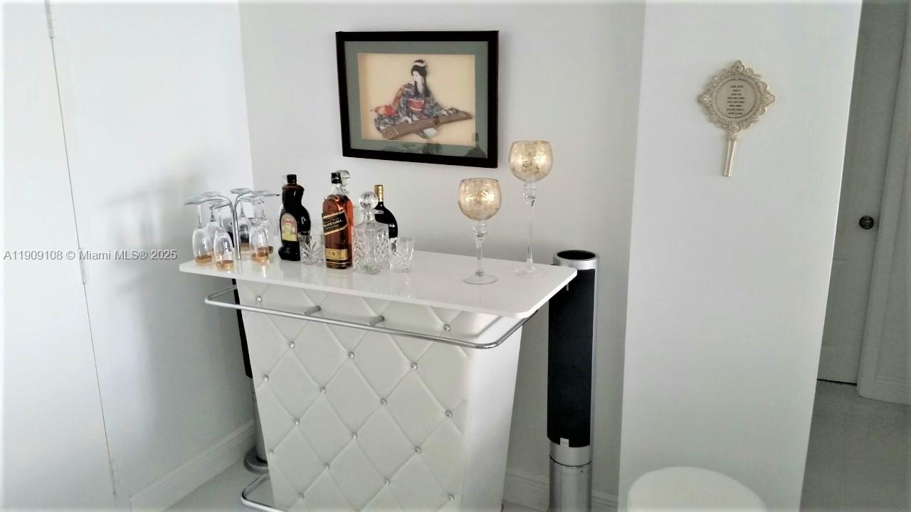 Winston Towers 500 - Residential