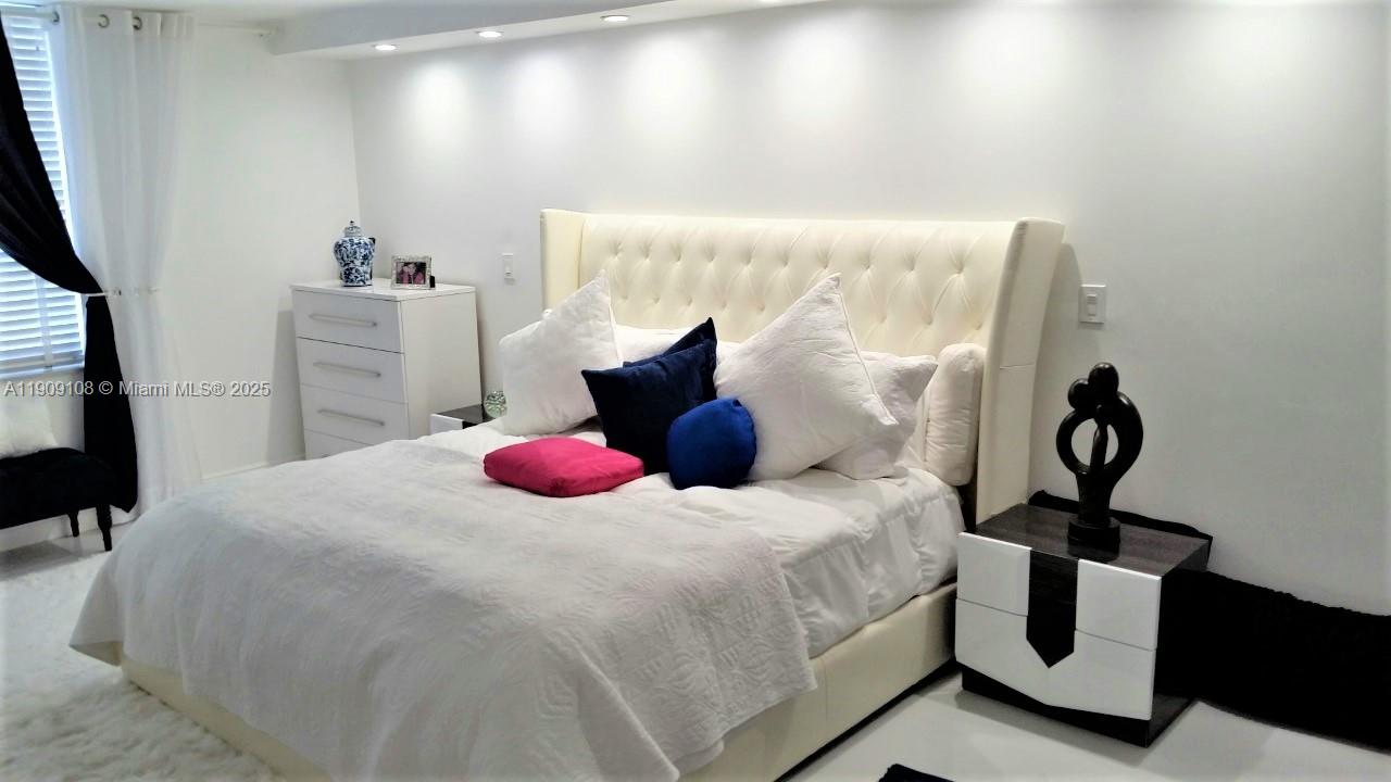 Winston Towers 500 - Residential