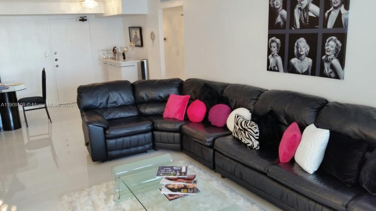 Winston Towers 500 - Residential