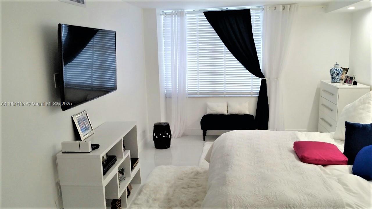 Winston Towers 500 - Residential