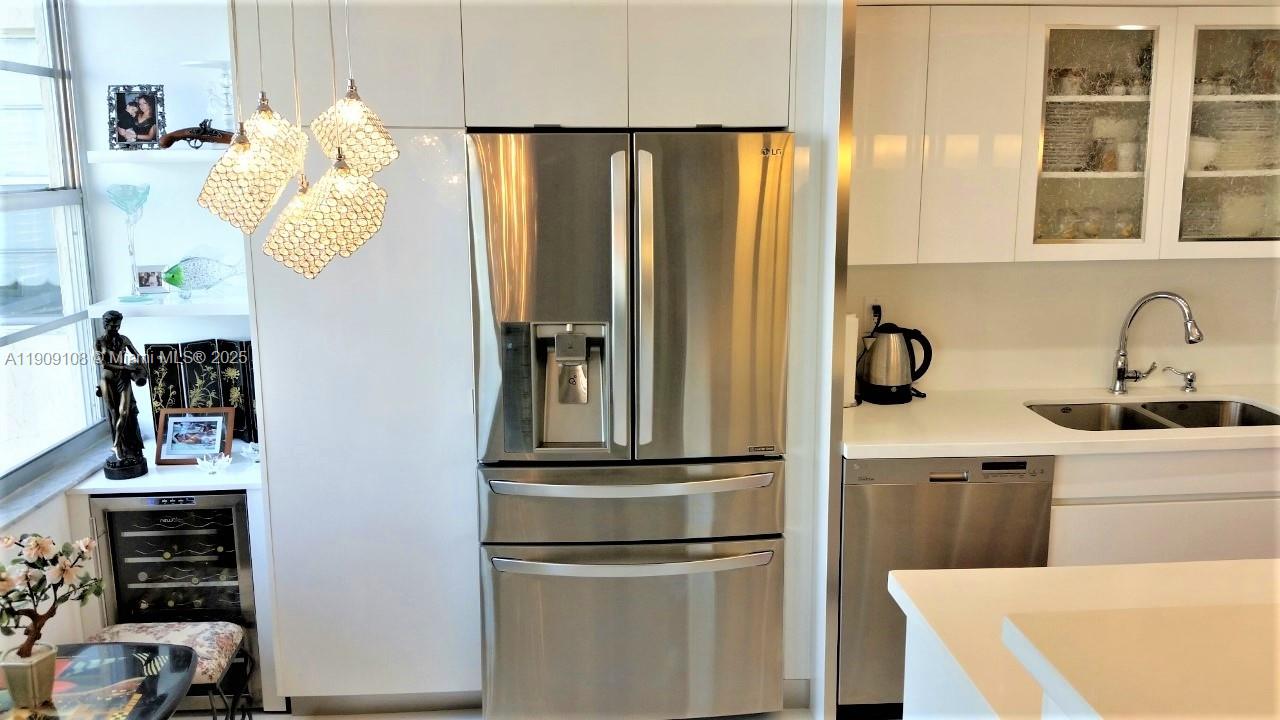 Winston Towers 500 - Residential