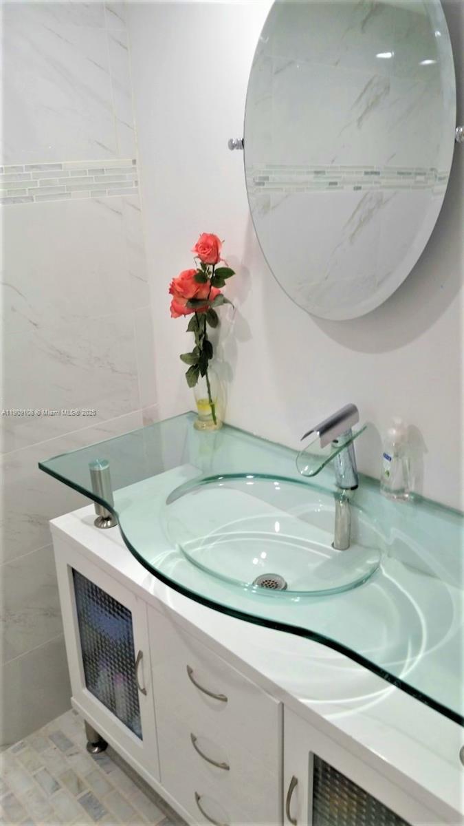 Winston Towers 500 - Residential