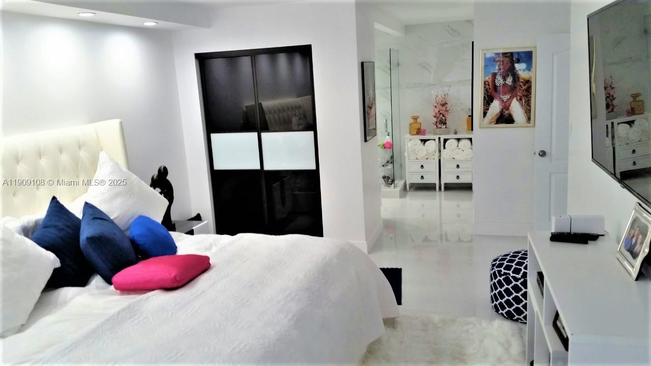 Winston Towers 500 - Residential