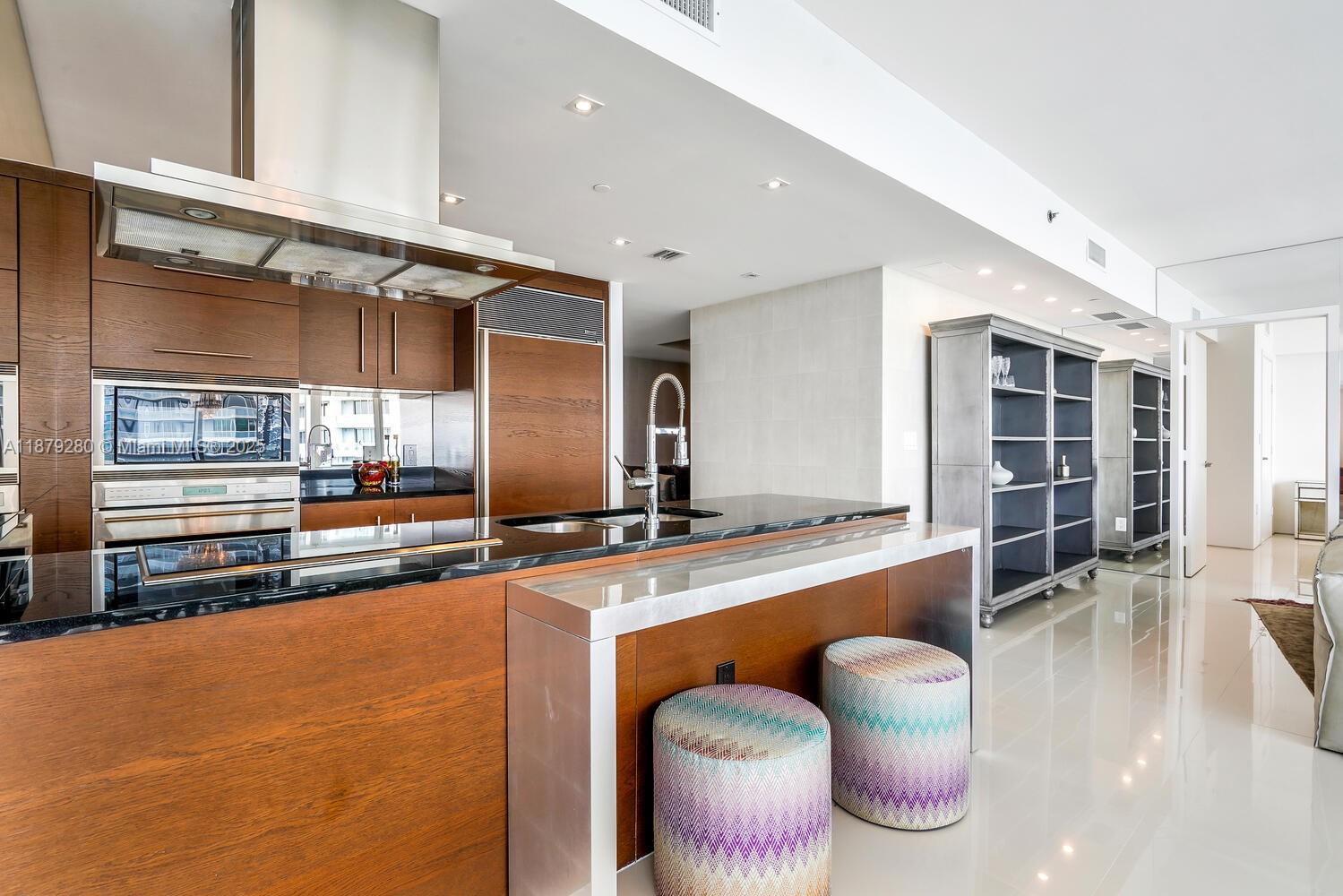 495 Brickell Ave 4204