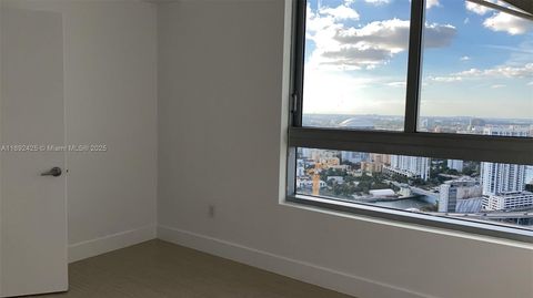 90 SW 3rd St 3907 Miami FL 33130