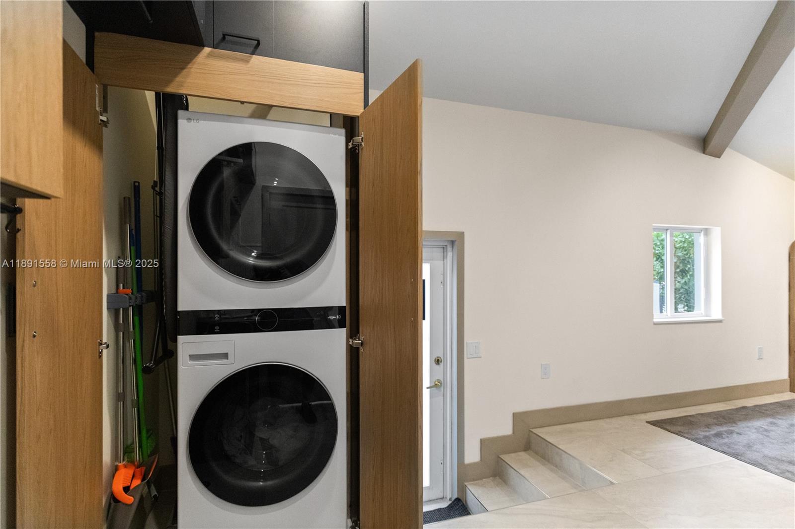 NORTH SHORE CREST - Residential