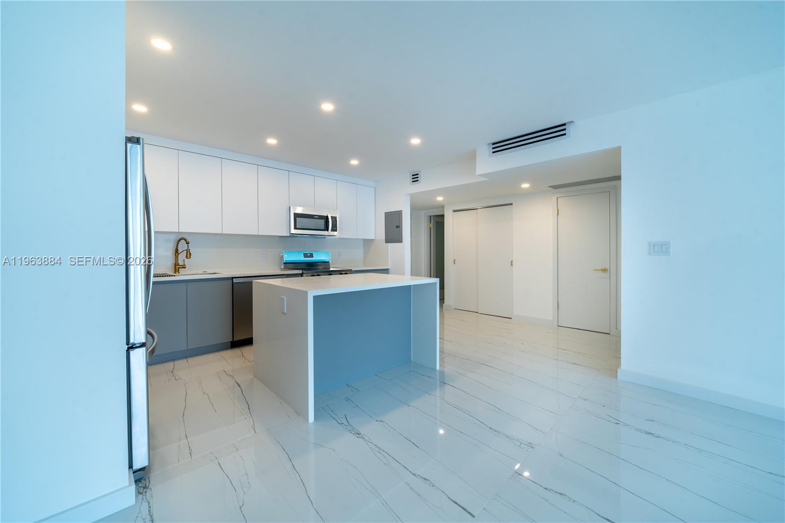 19380 Collins Ave 1105