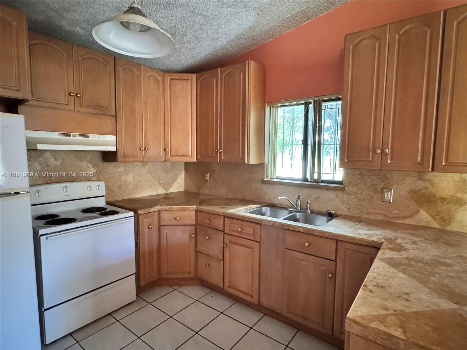 BISCAYNE VILLA HOMES SEC - Residential