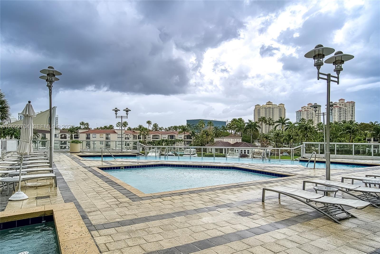 THE ATRIUM AT AVENTURA CO - Residential