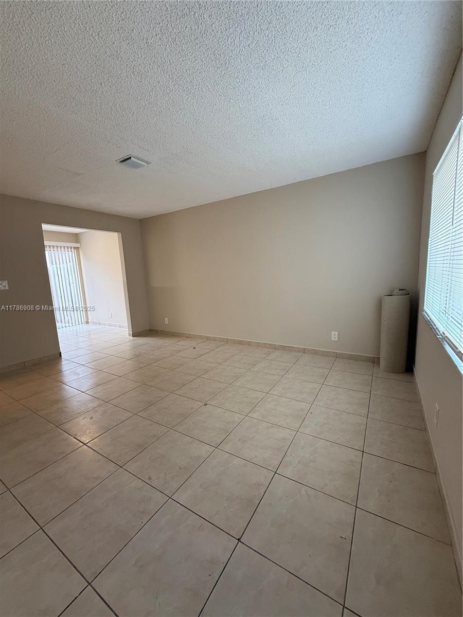 6627 Winfield Blvd 104-C