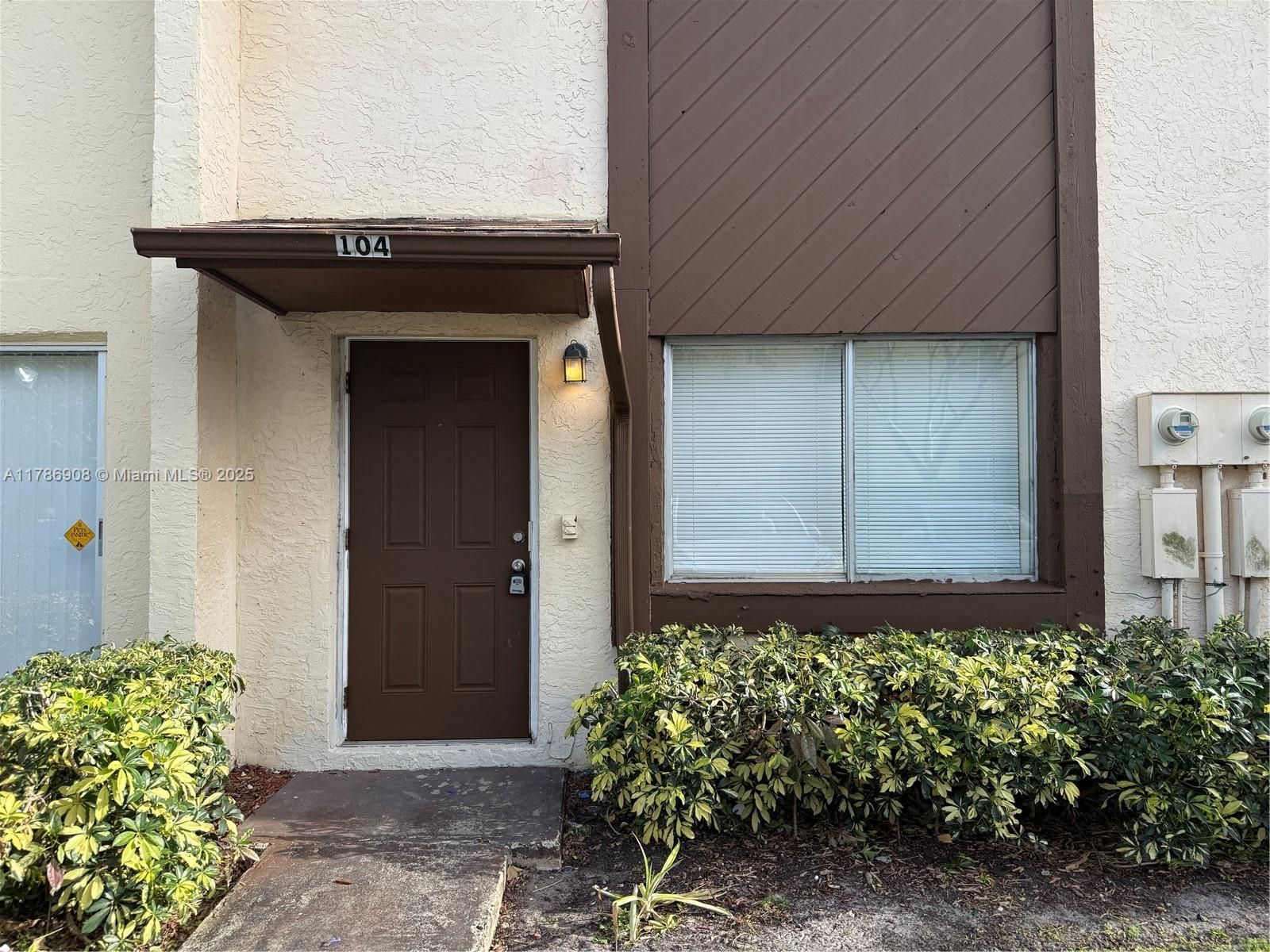 6627 Winfield Blvd 104-C