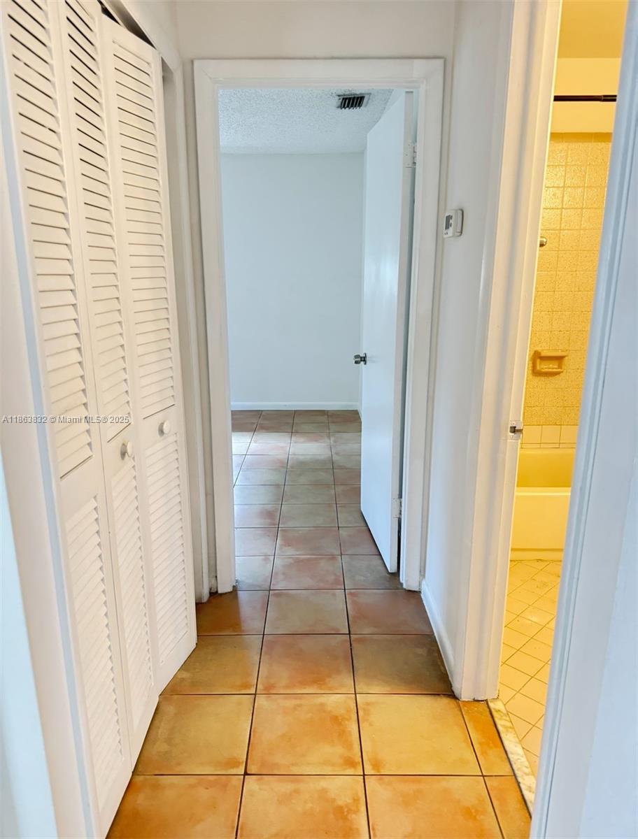 1327 Riverside Cir 1327