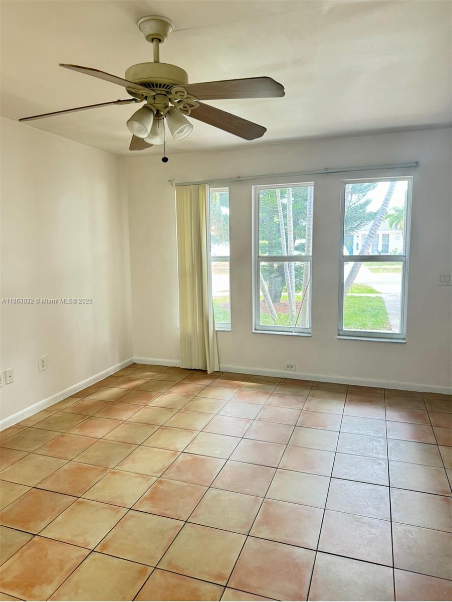 1327 Riverside Cir 1327