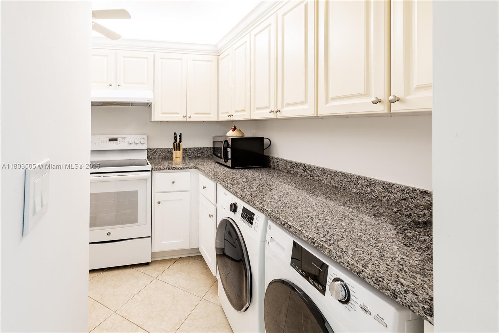 SCHOONER BAY CONDOMINIUM - Residential