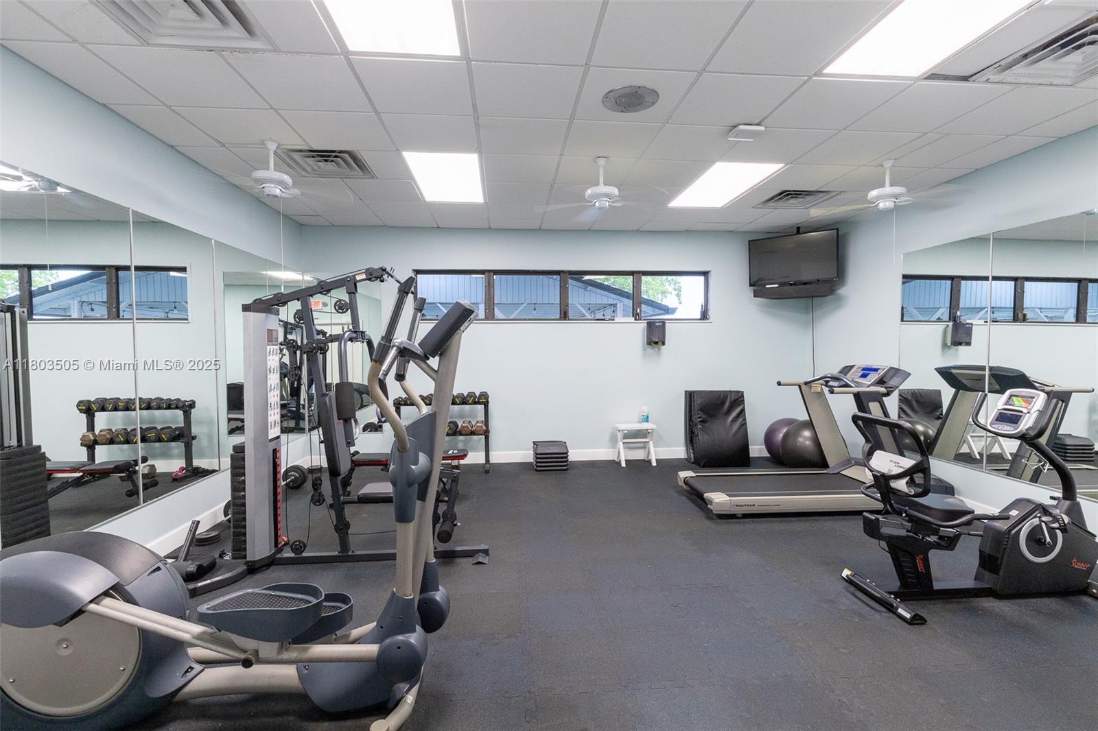 SCHOONER BAY CONDOMINIUM - Residential