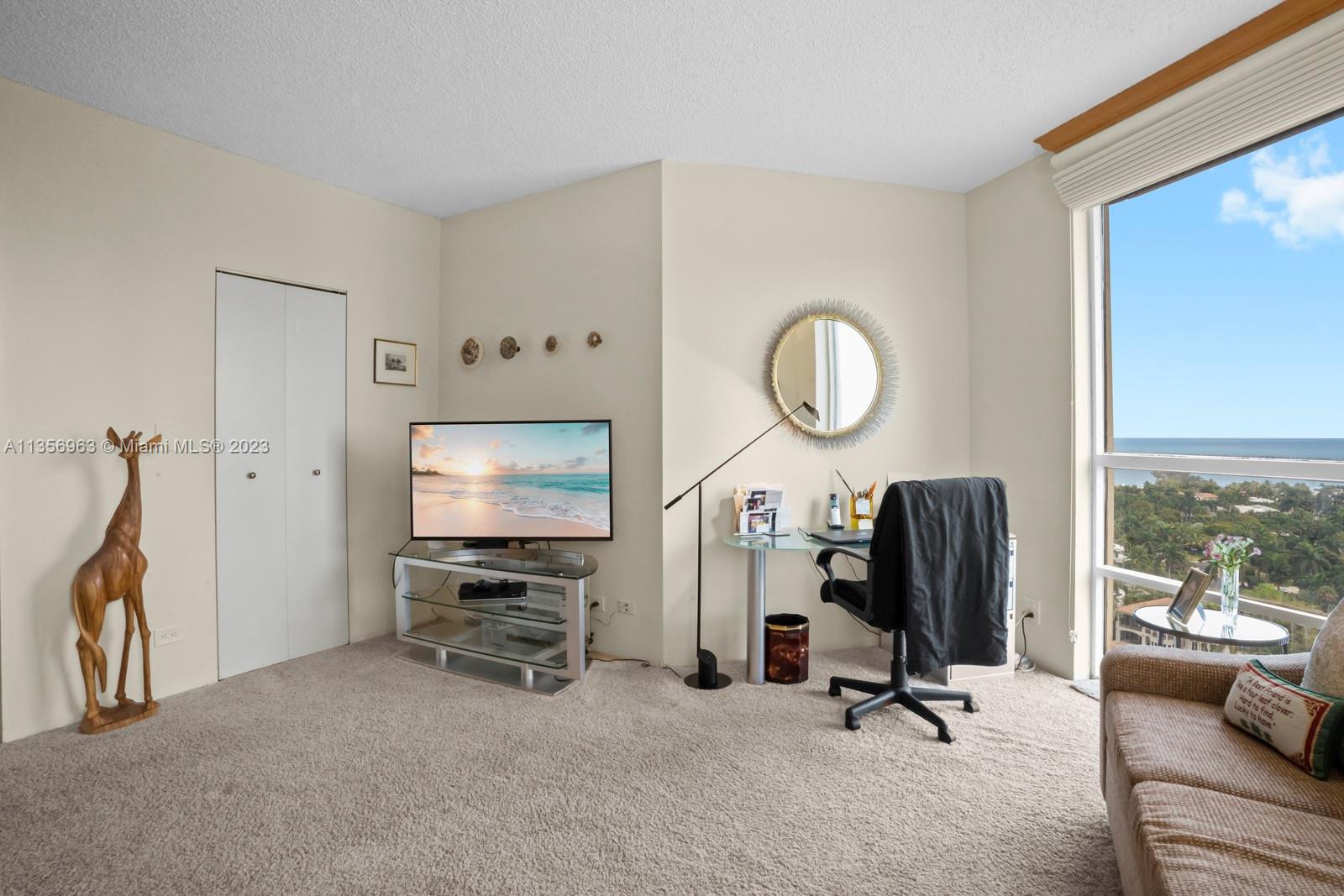 Photo 15 of 29 of 20191 E Country Club Dr 1709 condo