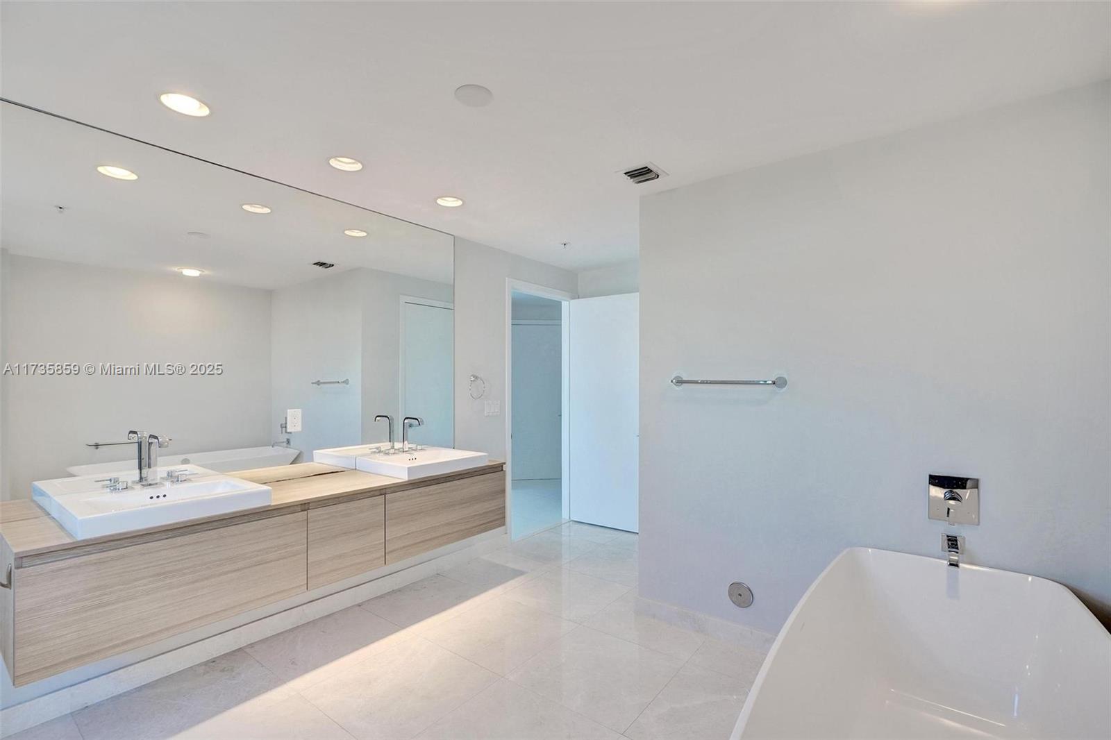 MARINA PALMS RESIDENCES N - Residential