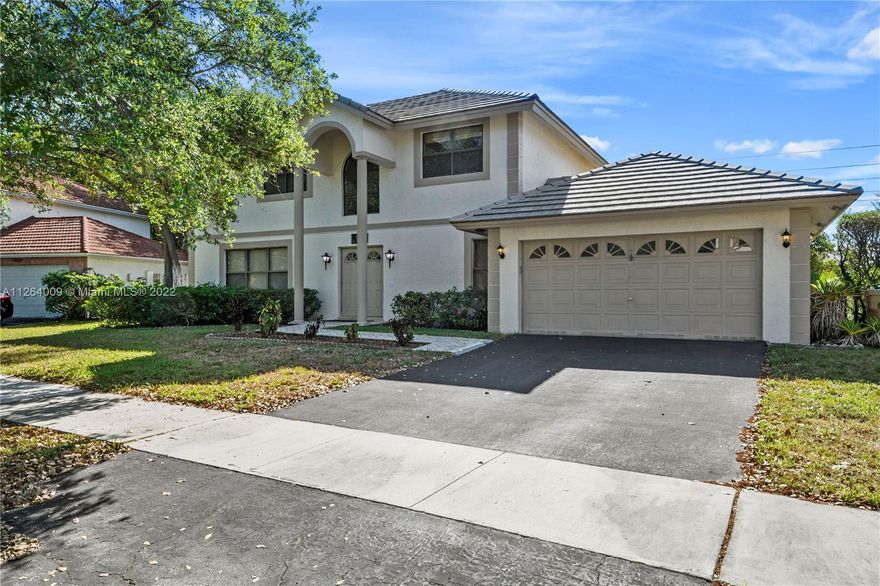 Priced under market value! Rarely available beautiful and bright 4 bedrooms, 2.5 baths, 2 car garage home in the family friendly community of Shenandoah. Gorgeous tile floors throughout first floor. Kitchen has granite counter-tops and stainless steel appliances. Large living and dining room area overlooks oversize backyard. Perfect for entertaining family and friend. Master bathroom features walk in shower with large separate tub. Home is situated on a large lot with plenty of room for a pool. Roof is 1993 with good condition.Two AC units: 2018 & 2007. Low HOA fee & “A” Rated schoosl. Easy access to highways & shopping.