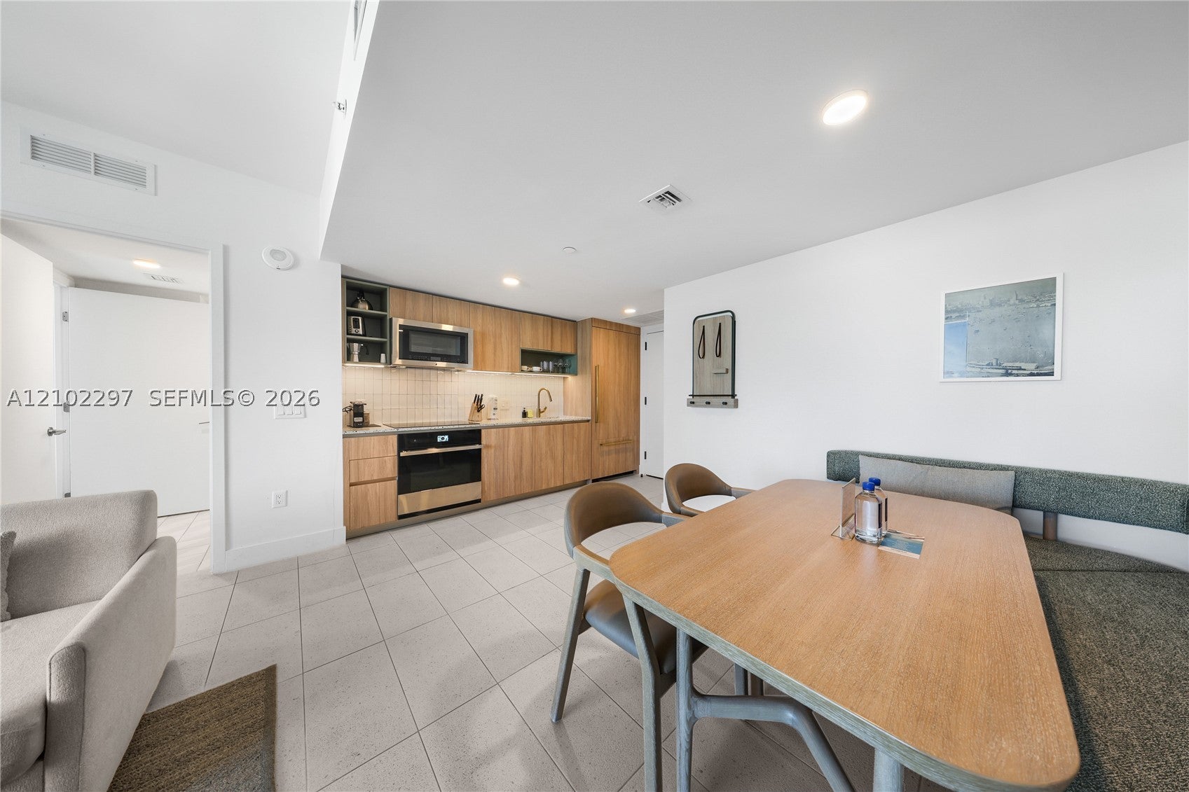 159 NE 6th St 4011
