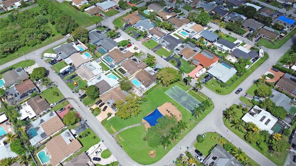 Photo of 6331 SW 35th St, Miramar, FL 33023 (MLS # A11995787)