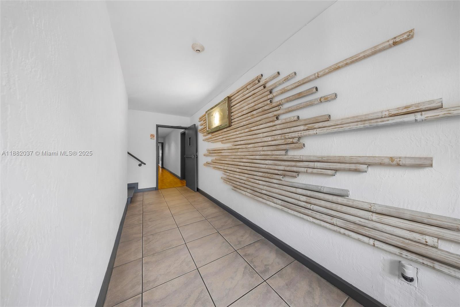 View photos, virtual tours, details... 2615 Collins Ave 21
