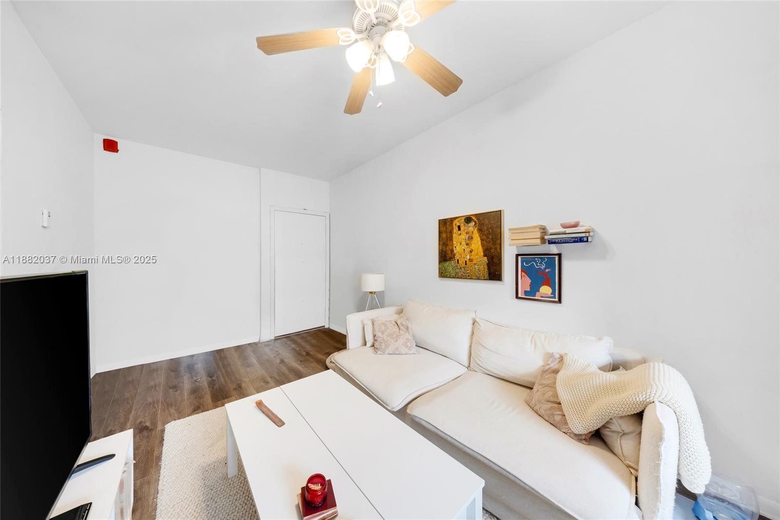 JASMINE CONDO - Residential