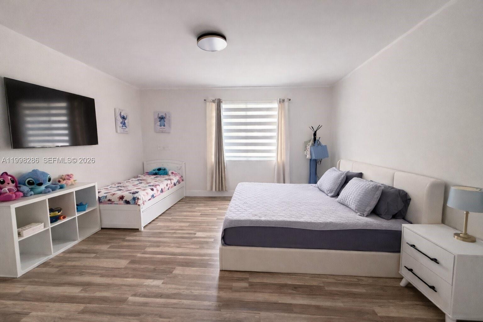 GOLDEN GLADES PARK - Residential