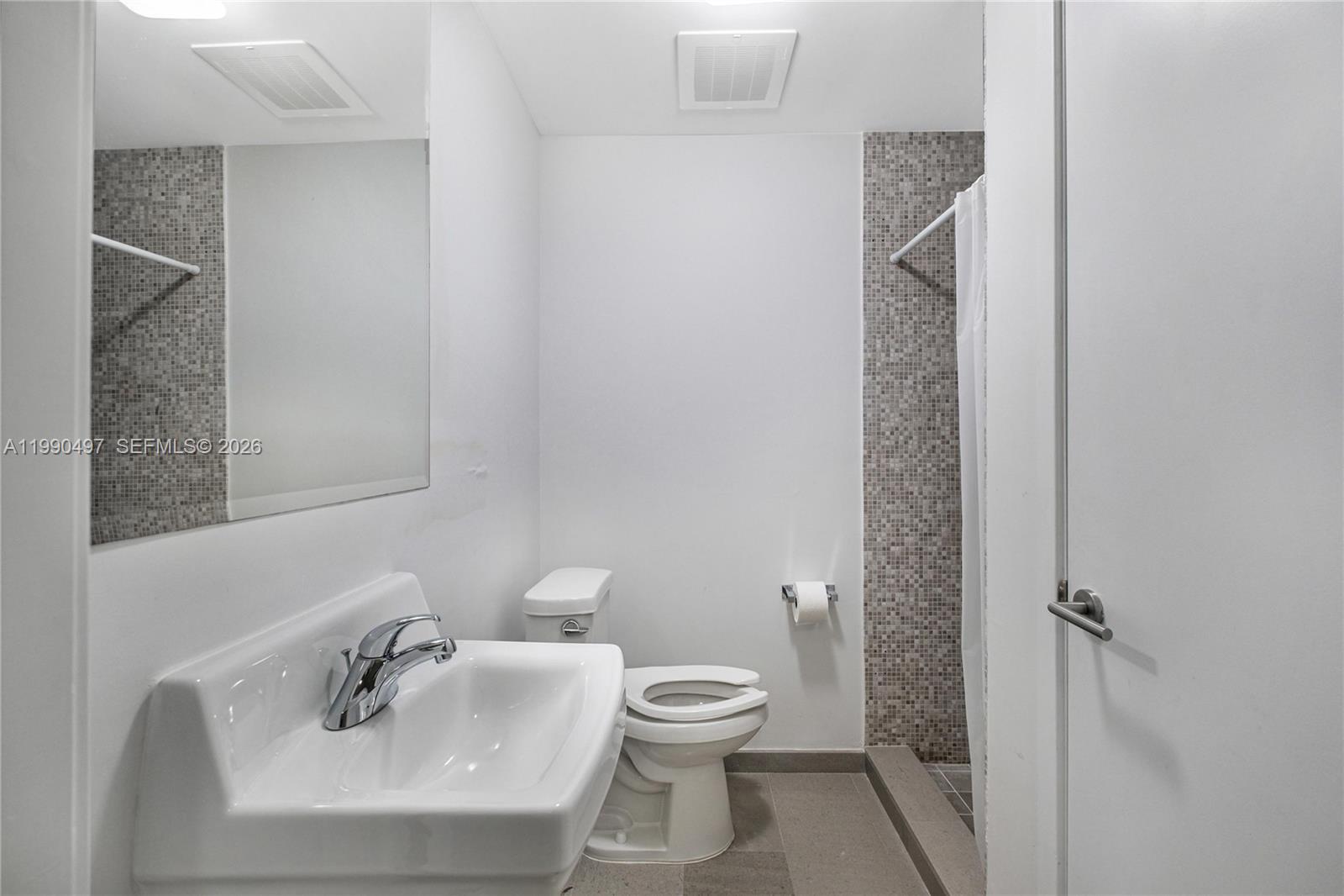 REACH CONDO - Residential