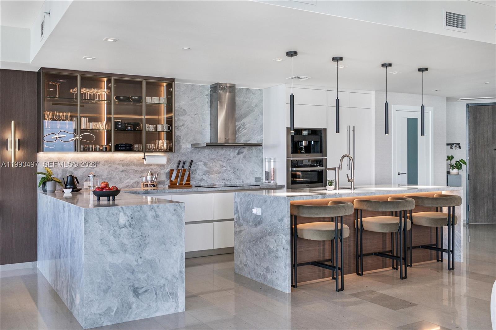 REACH CONDO - Residential