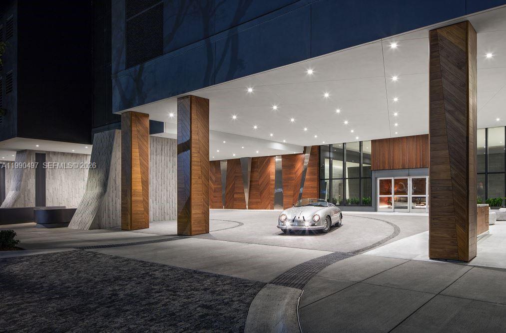 REACH CONDO - Residential