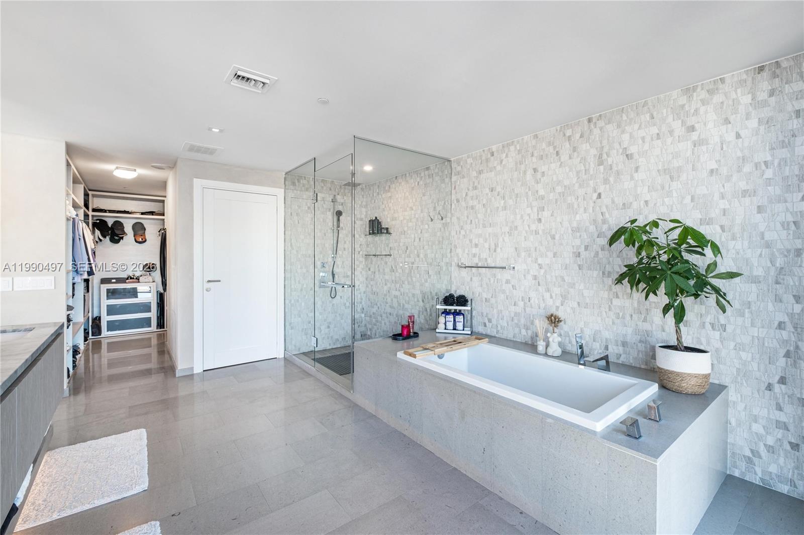 REACH CONDO - Residential