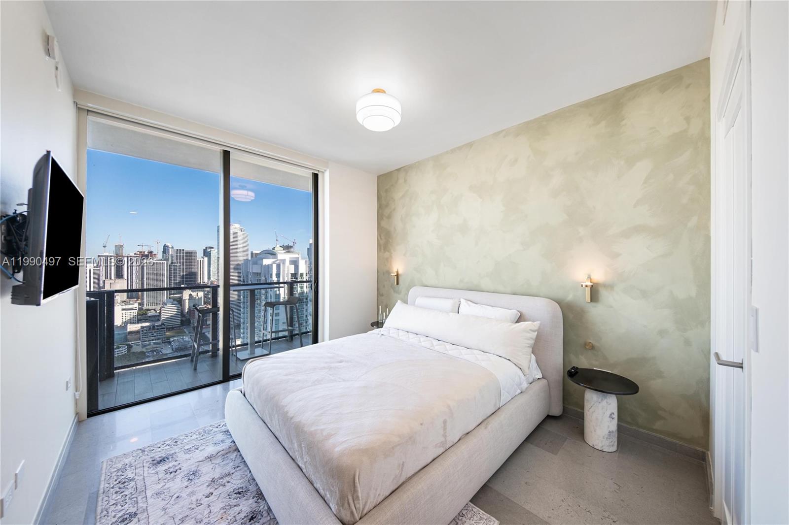 REACH CONDO - Residential