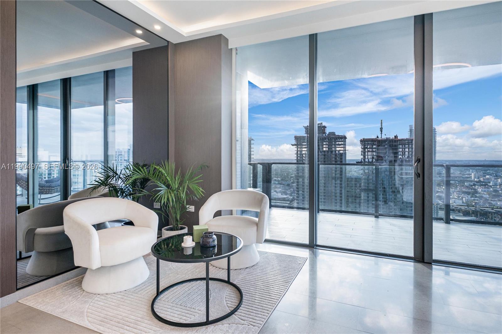 REACH CONDO - Residential