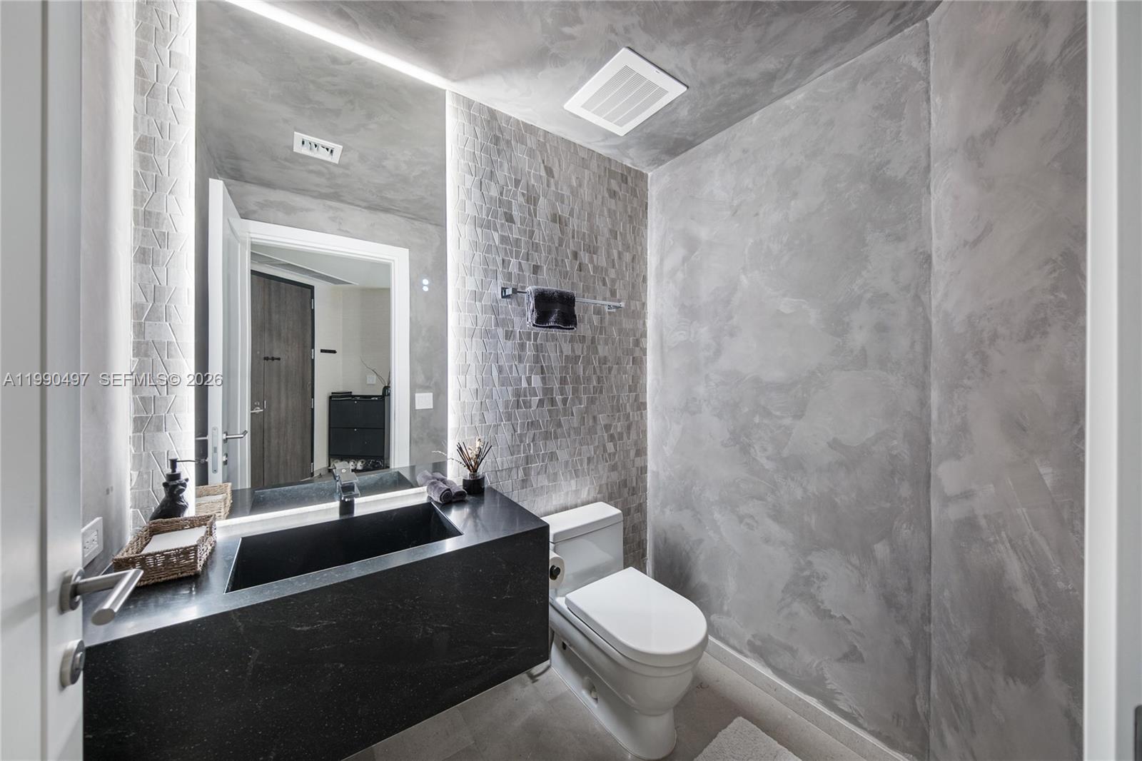 REACH CONDO - Residential