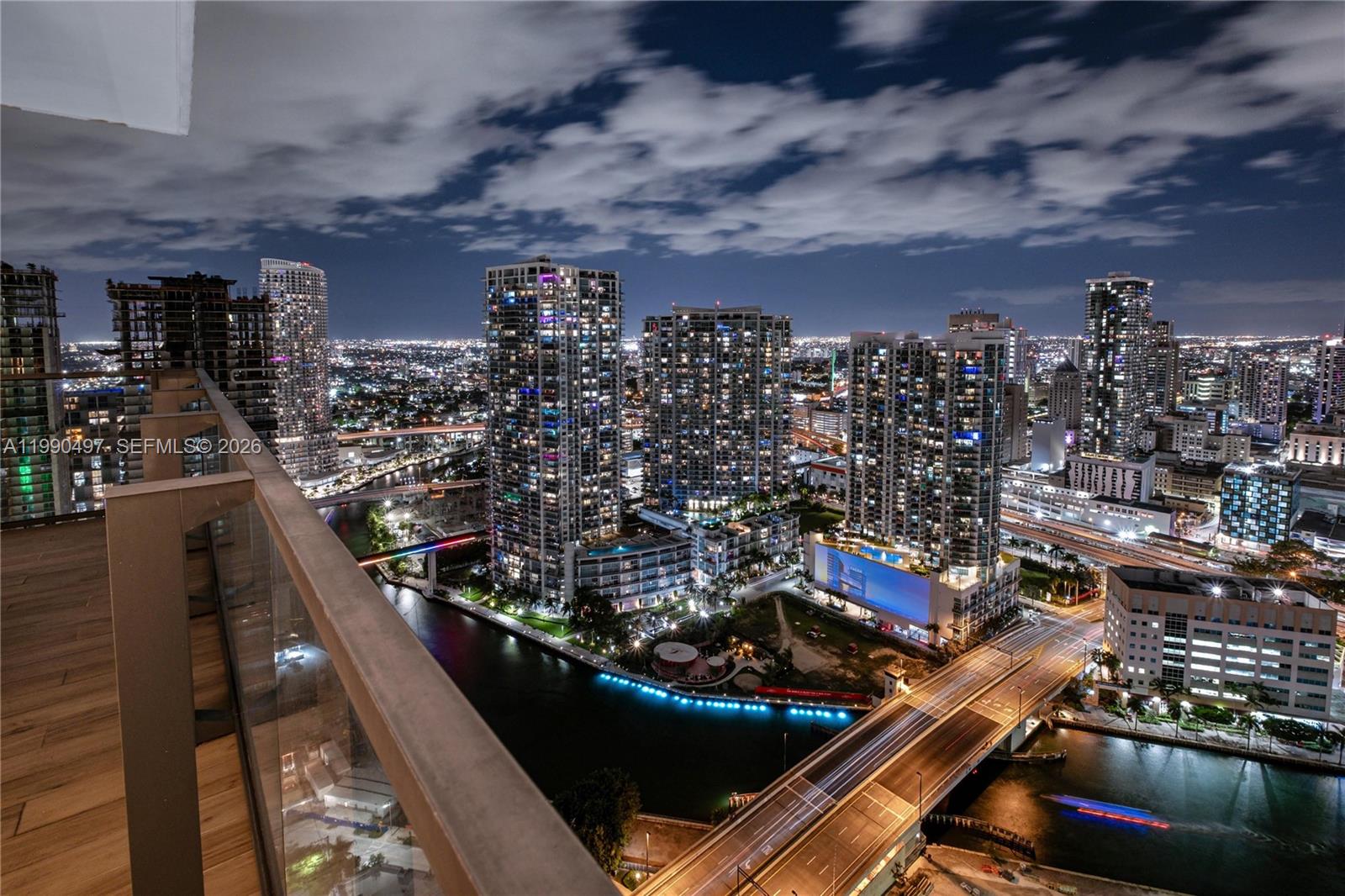 REACH CONDO - Residential