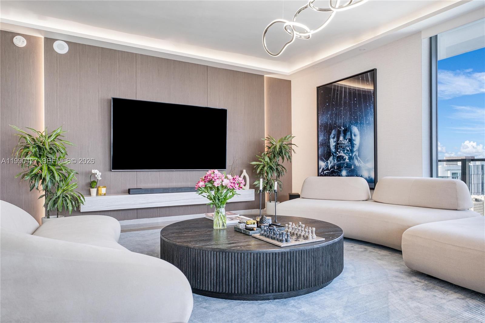 REACH CONDO - Residential