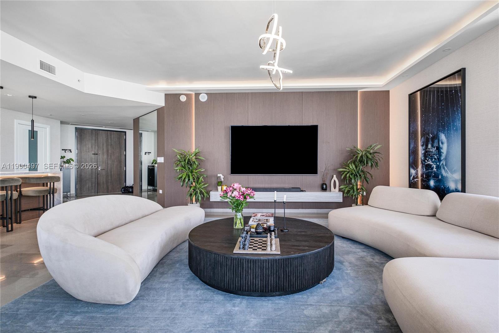 REACH CONDO - Residential