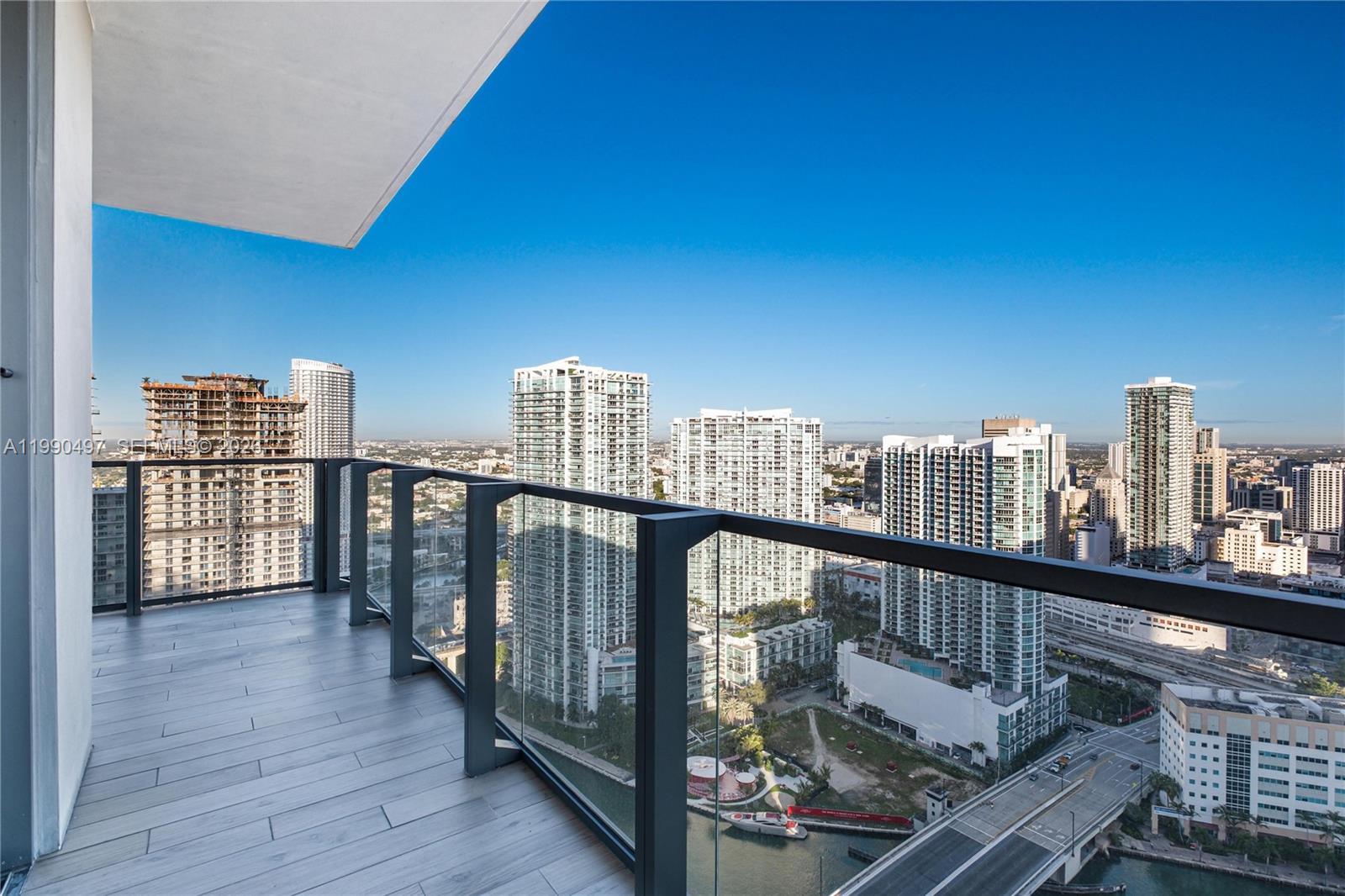 REACH CONDO - Residential