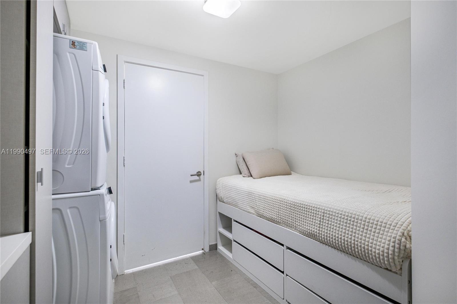 REACH CONDO - Residential