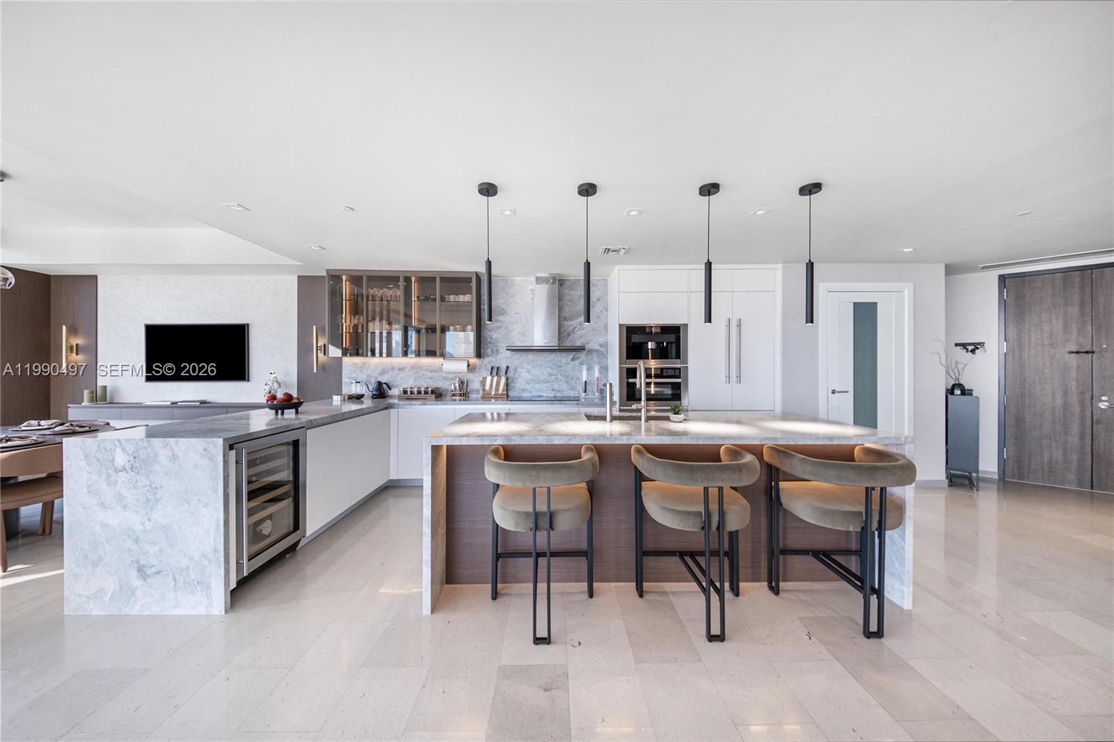 REACH CONDO - Residential