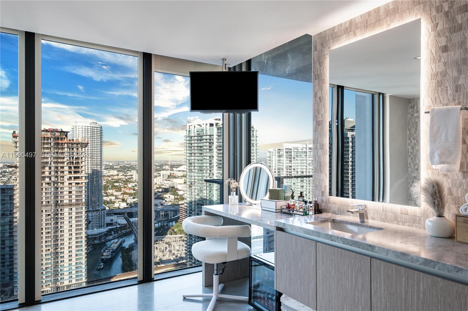 REACH CONDO - Residential